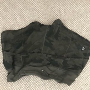Camo lulu shorts